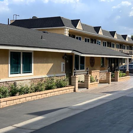Walnut Inn & Suites Уэст-Ковина Экстерьер фото