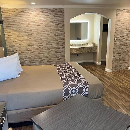Walnut Inn & Suites Уэст-Ковина Экстерьер фото