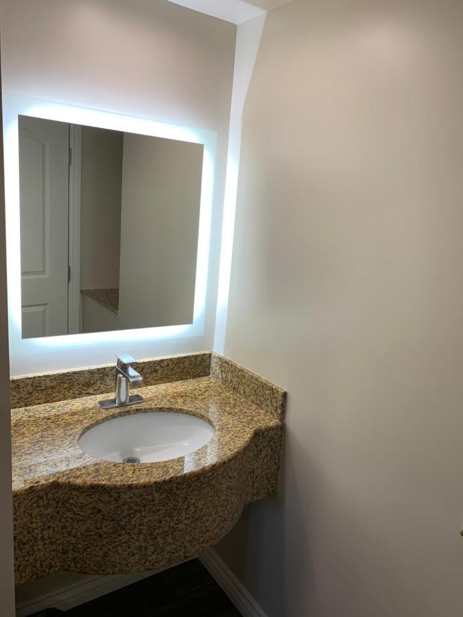 Walnut Inn & Suites Уэст-Ковина Экстерьер фото