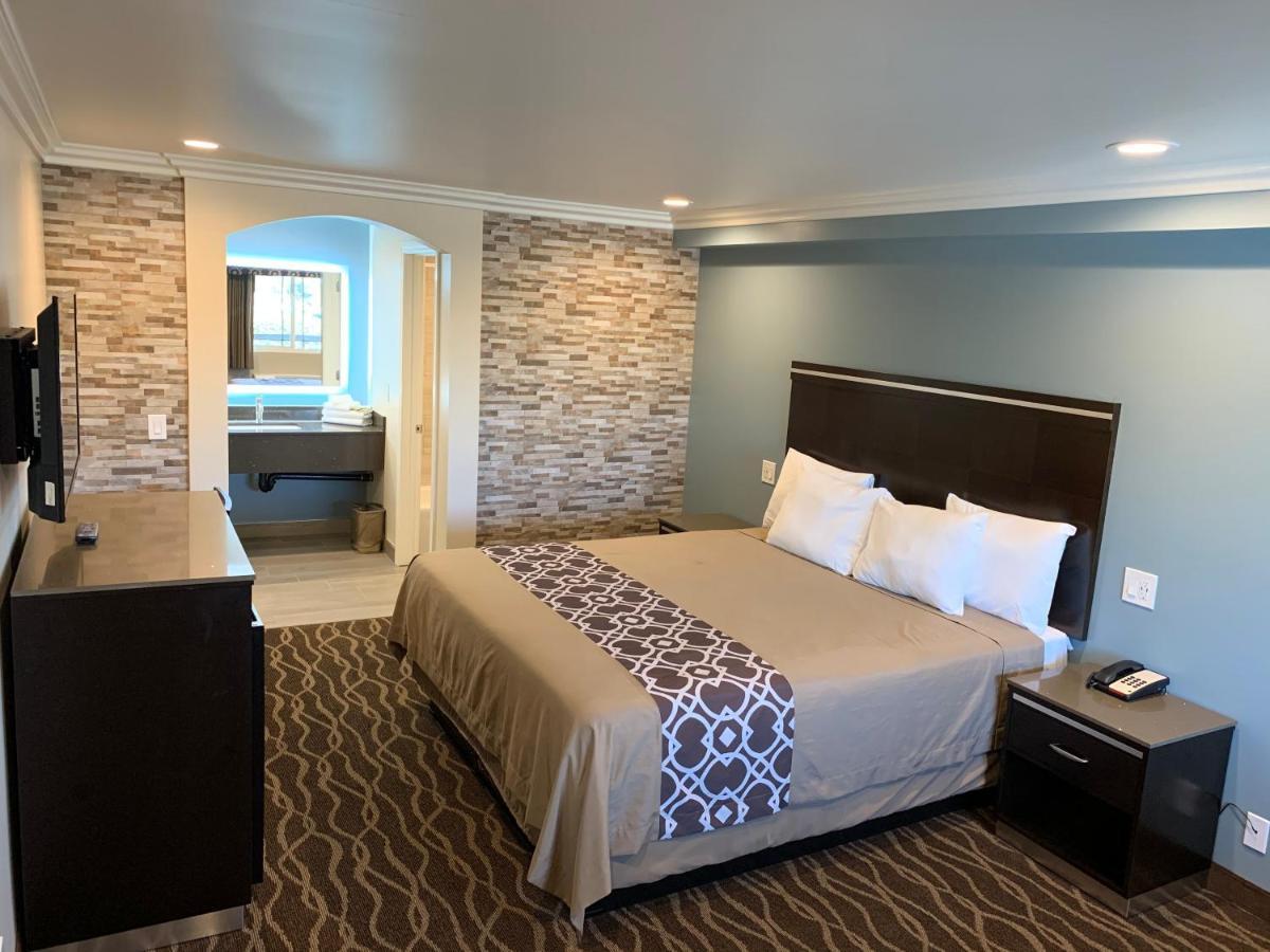 Walnut Inn & Suites Уэст-Ковина Экстерьер фото