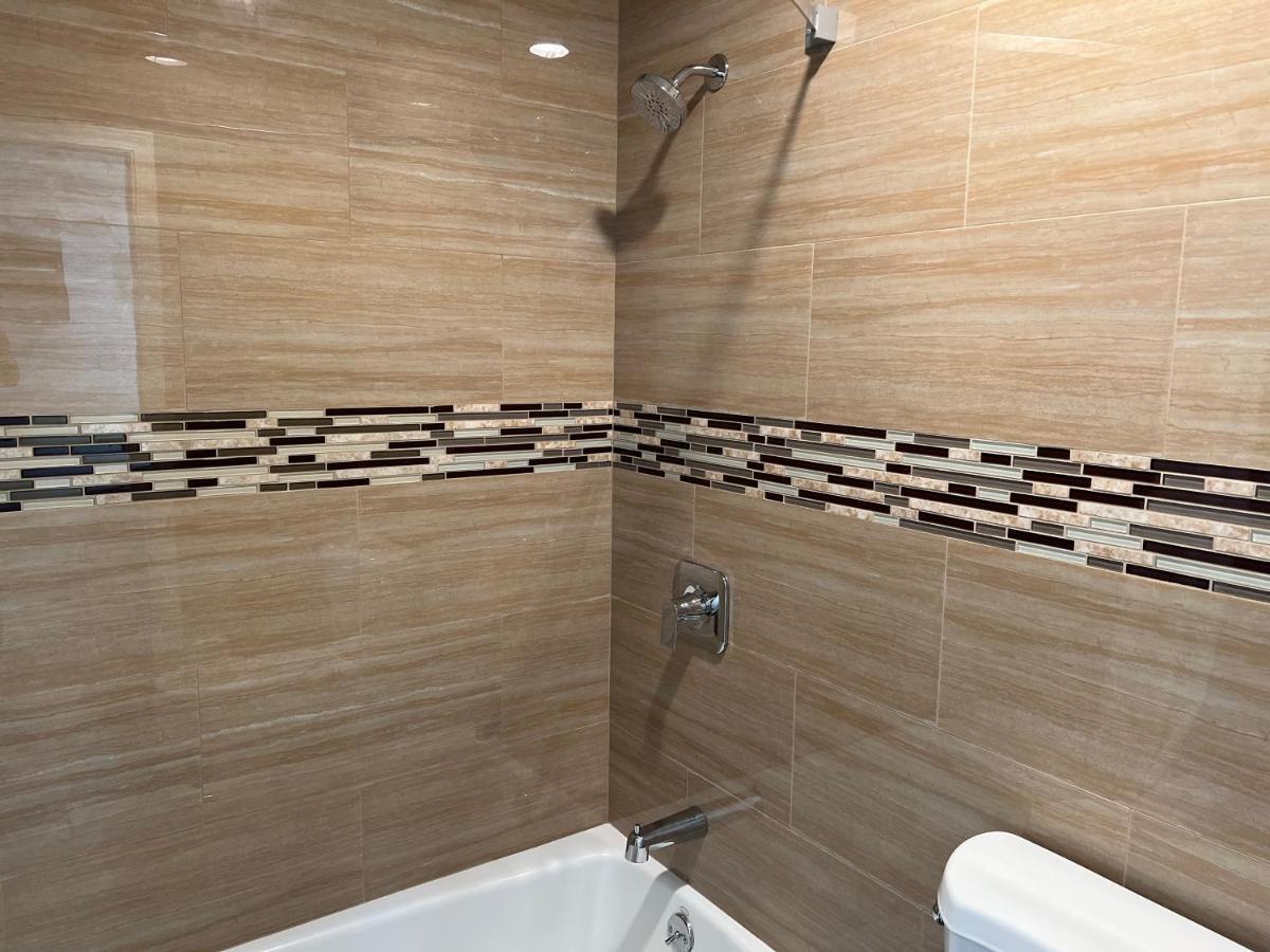 Walnut Inn & Suites Уэст-Ковина Экстерьер фото