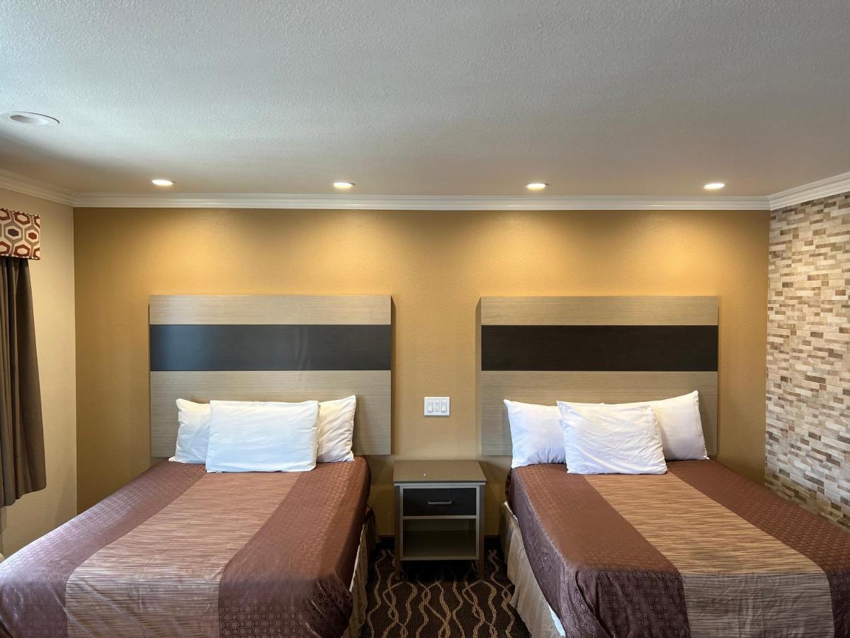 Walnut Inn & Suites Уэст-Ковина Экстерьер фото