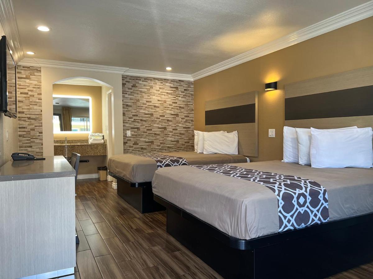 Walnut Inn & Suites Уэст-Ковина Экстерьер фото
